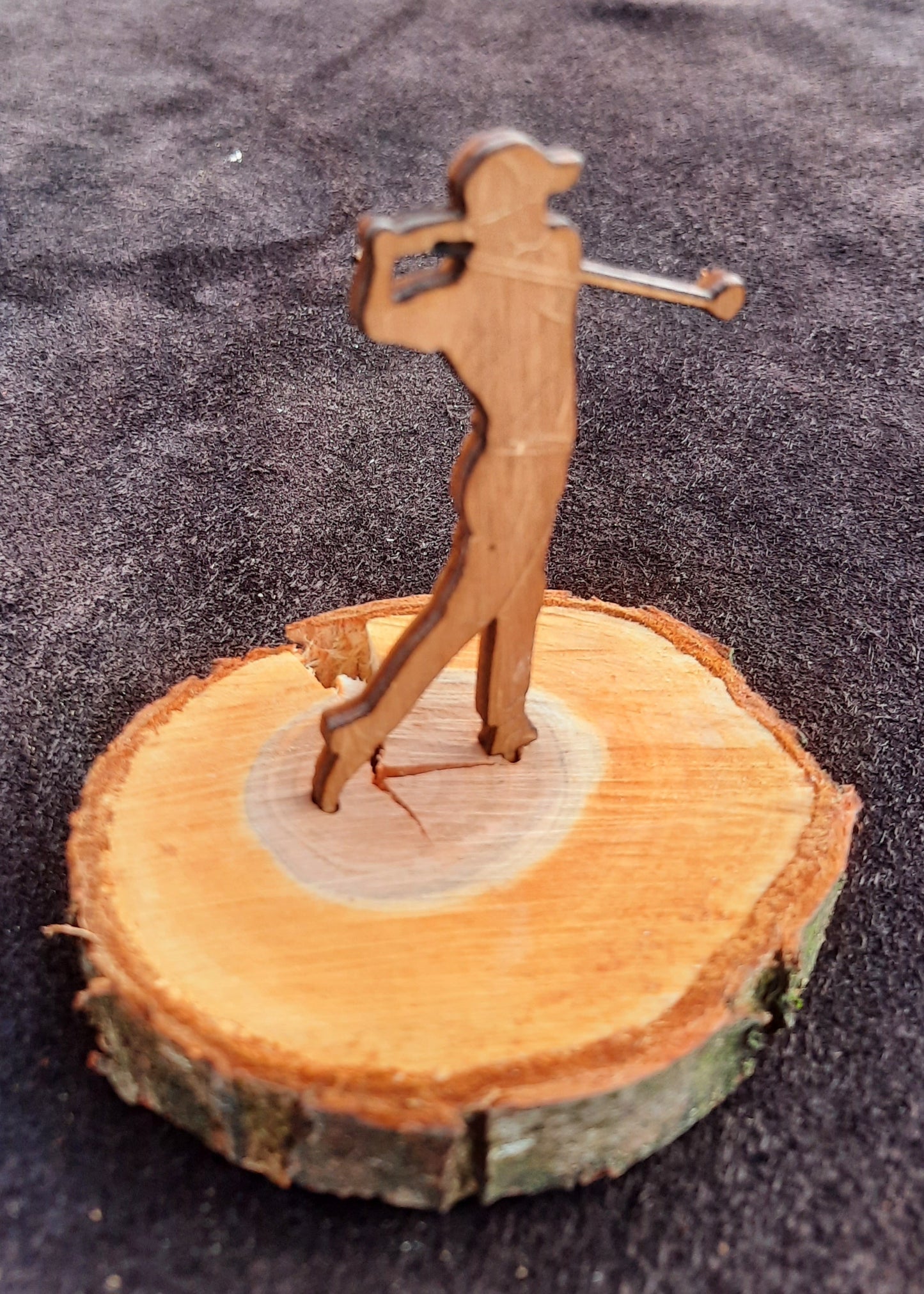 Holz-Skulptur - "Golfspieler, beim Abschlag"