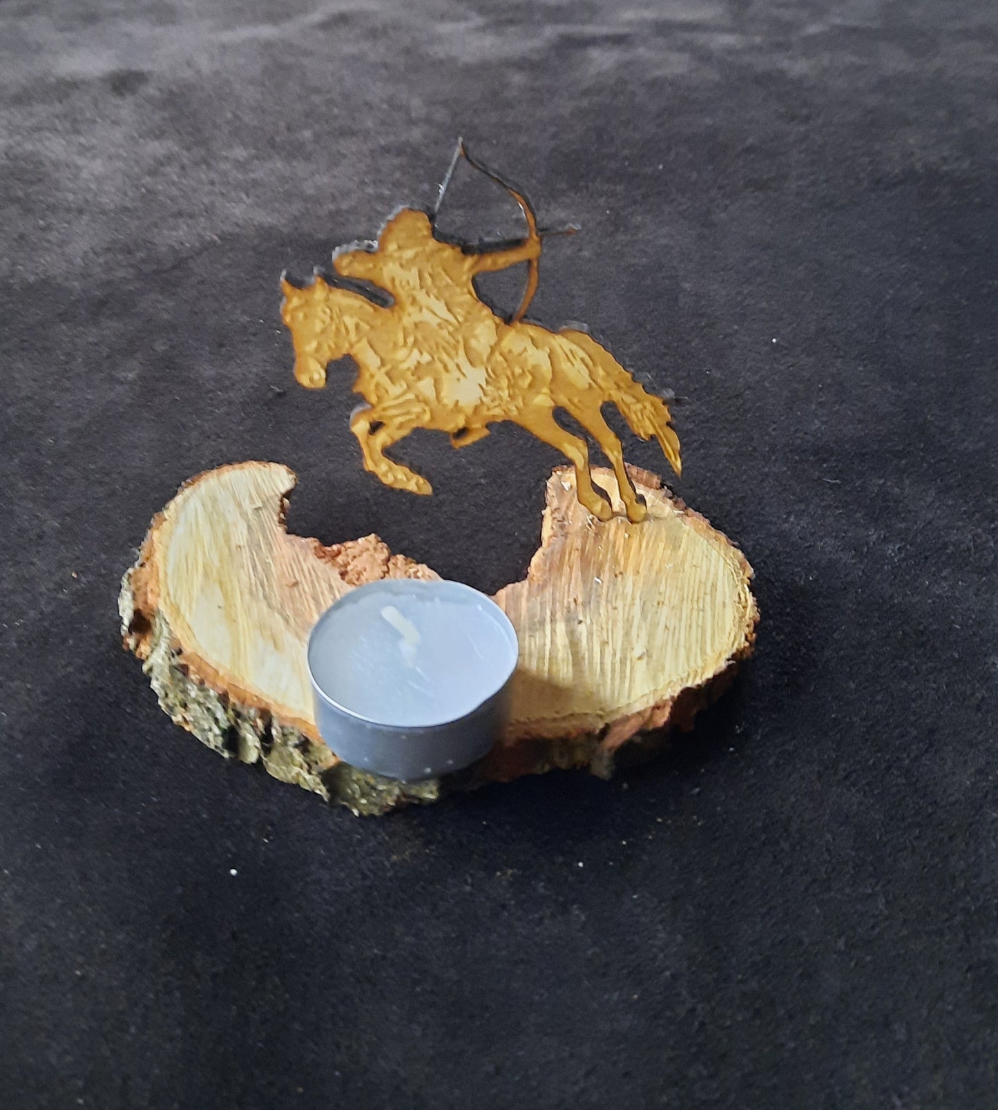 Holz-Skulptur - "Bogenschütze zu Pferd, beim Schuss"