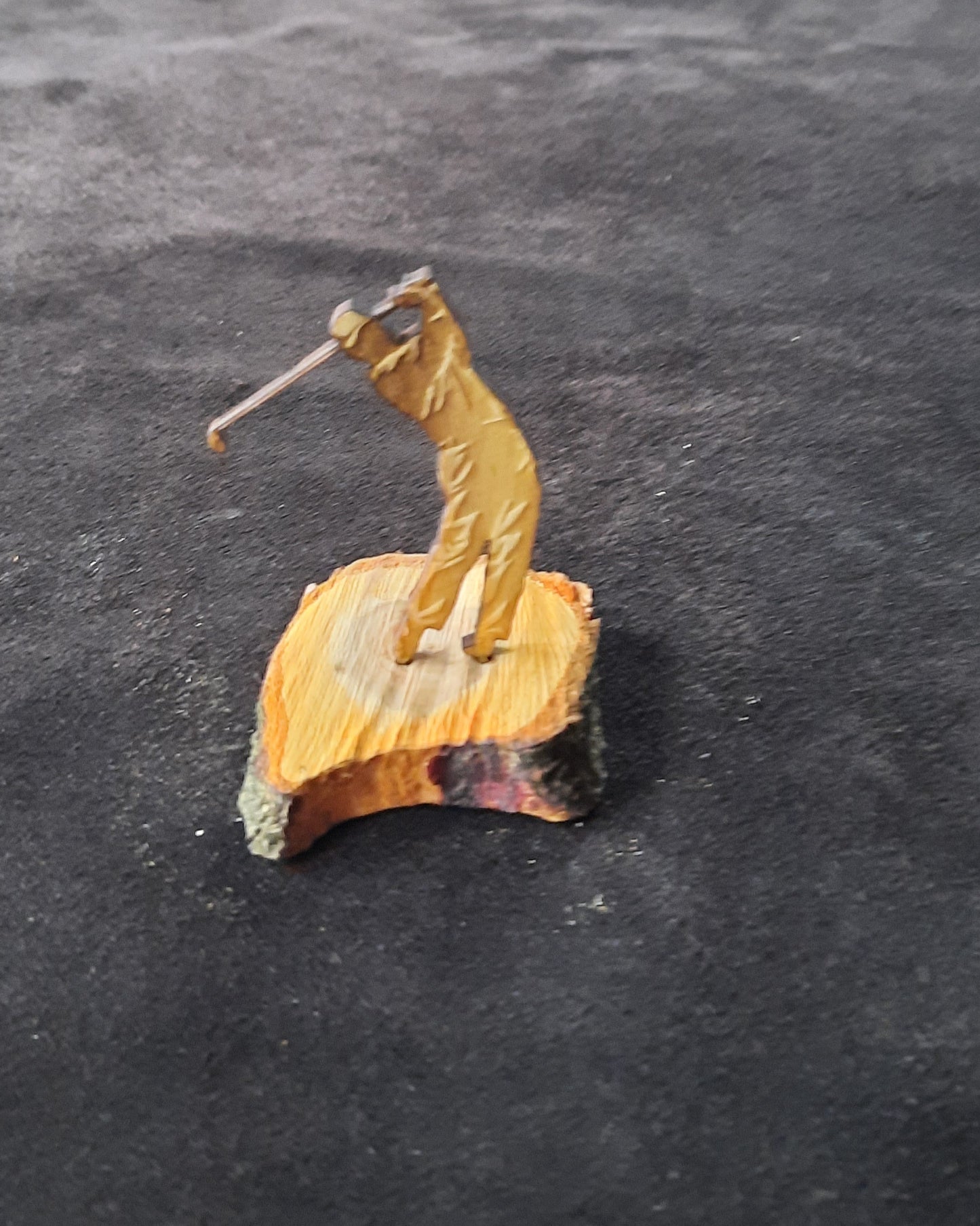 Holz-Skulptur - "Golfspieler, beim Abschlag"