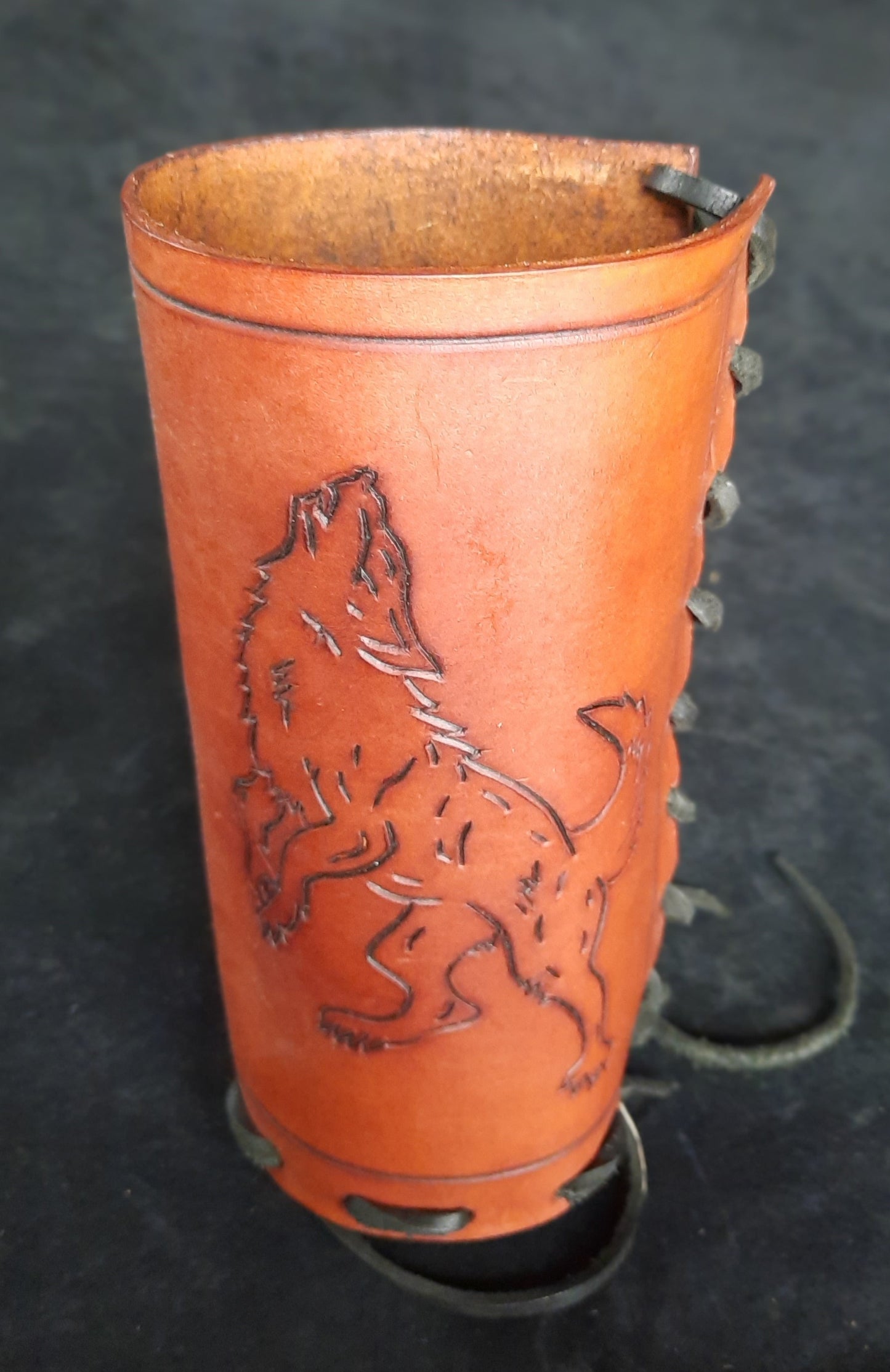 Trinkflaschenhalter – heulender Wolf– schnell und flexibel anpassbar