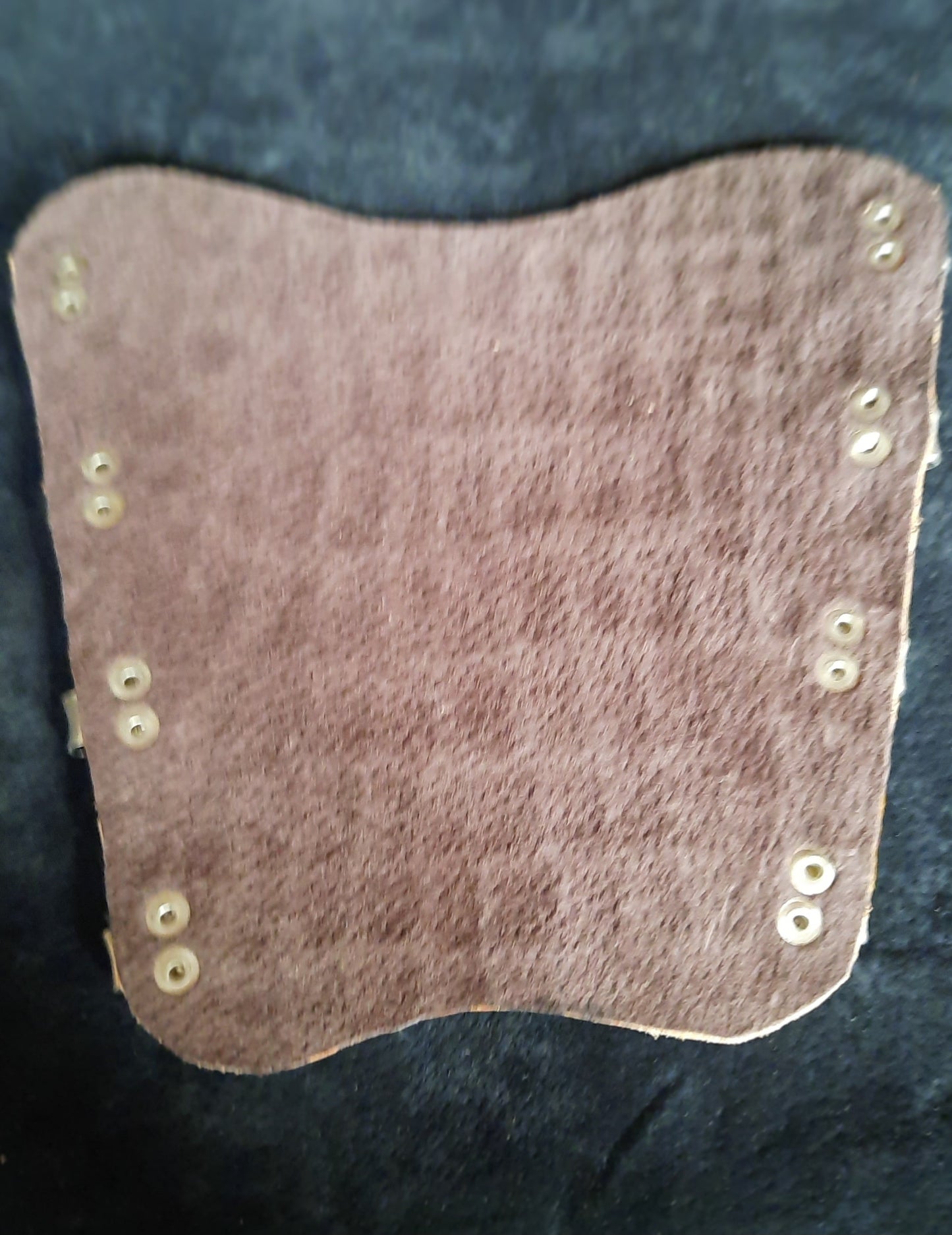 Armschützer - mit tief geprägtem Krokodilhaut-Muster