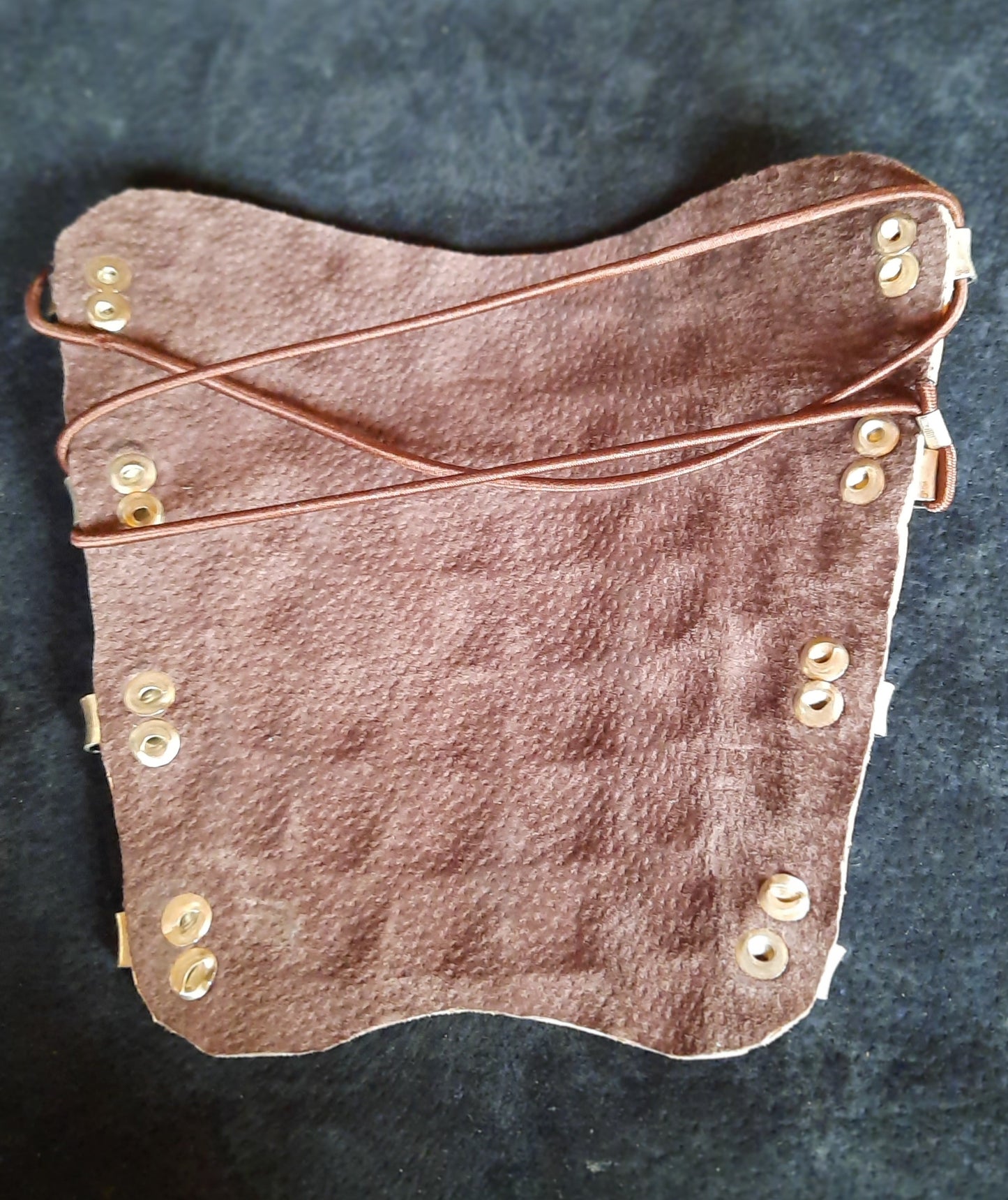 Armschützer - mit tief geprägtem Krokodilhaut-Muster