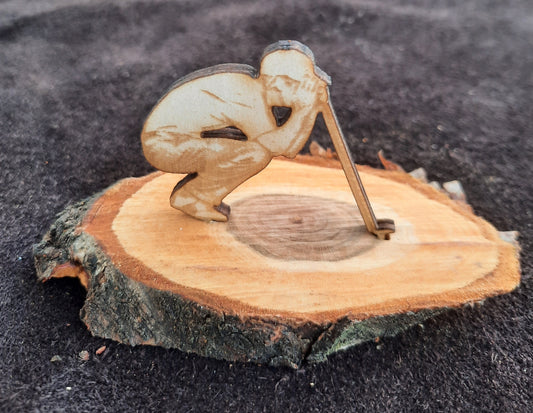 Holz-Skulptur - "Golfspieler, beim Putten"