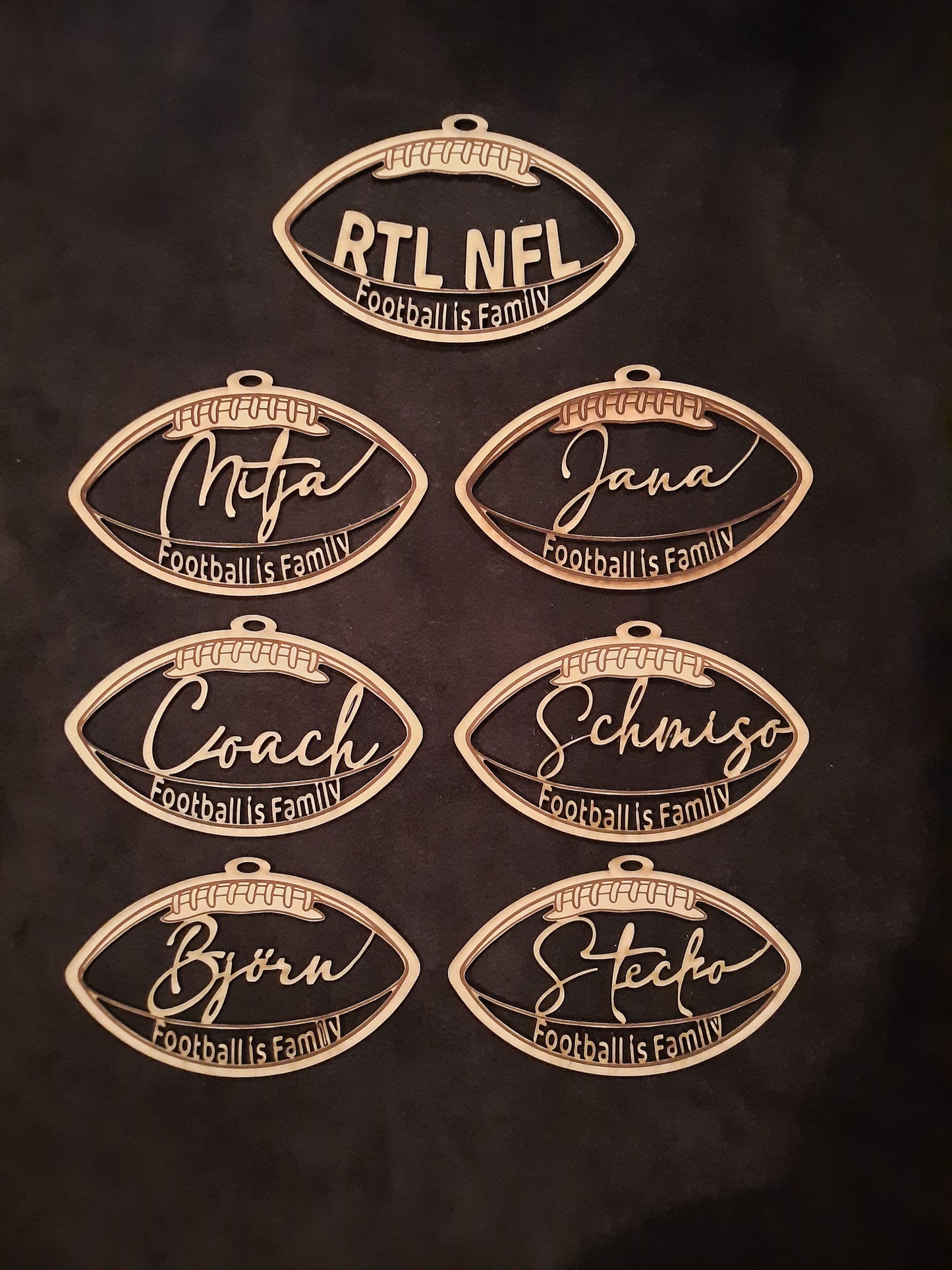 Leder-Football - personalisiert, als Deko für Auto, Fenster oder als Christbaum-Schmuck