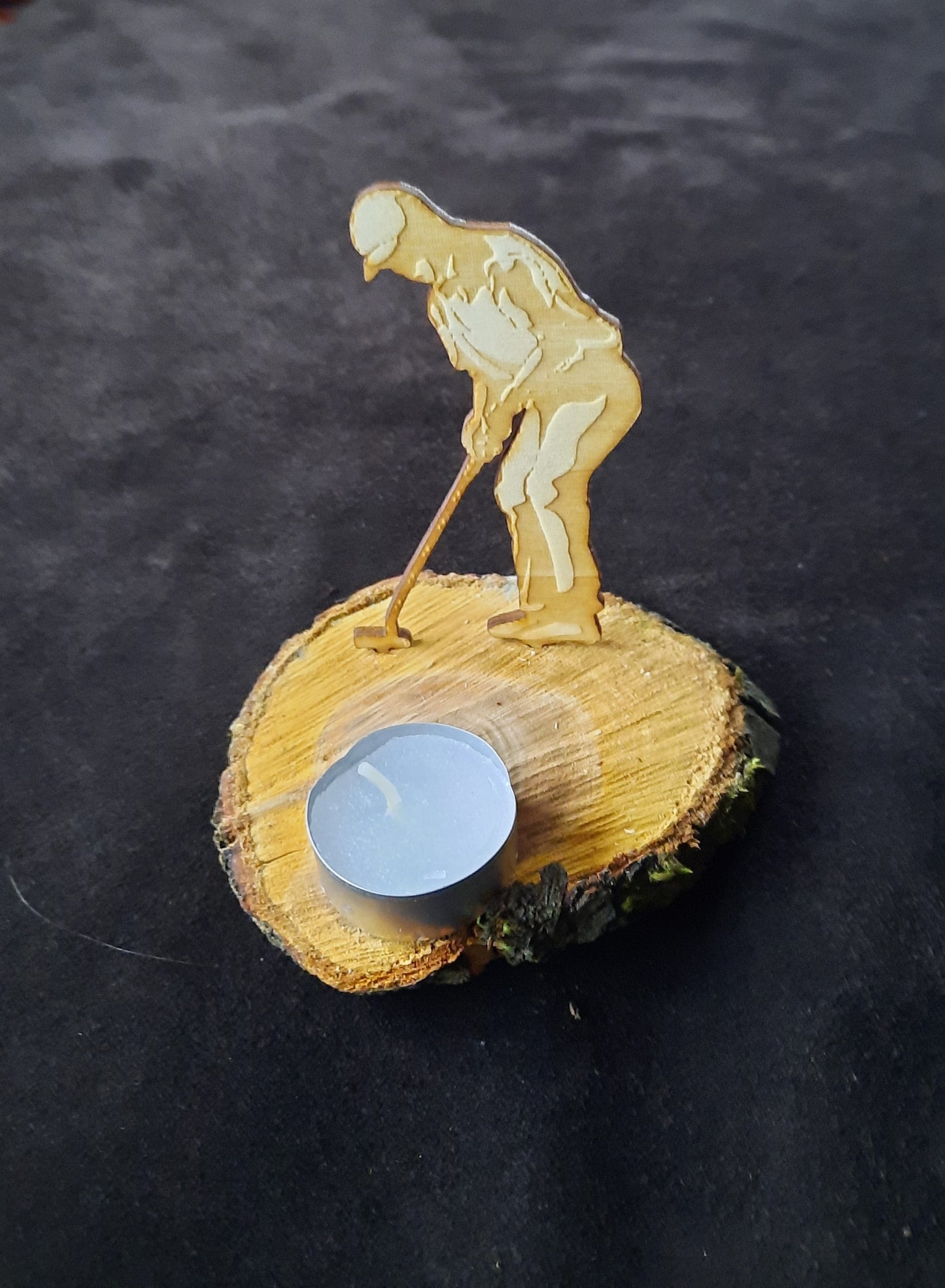 Holz-Skulptur - "Golfspieler, beim putten"