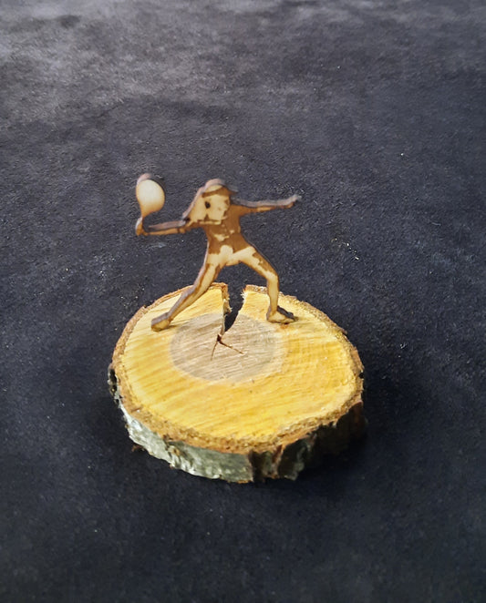 Holz-Skulptur - "Tennis-Spielerin beim Vorhand-Schlag"