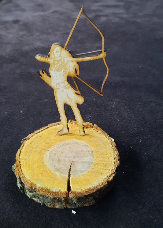 Holz-Skulptur - "Bogenschützin, im Vollauszug"