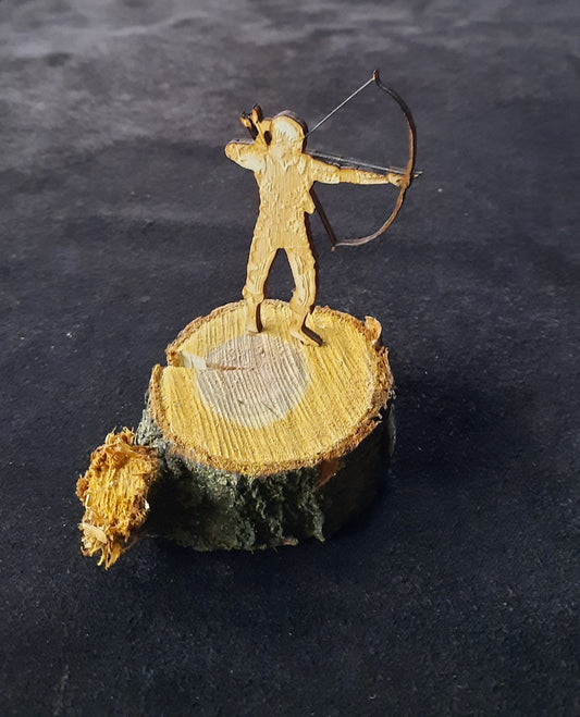 Holz-Skulptur - "Bogenschütze mit Köcher, im Vollauszug"