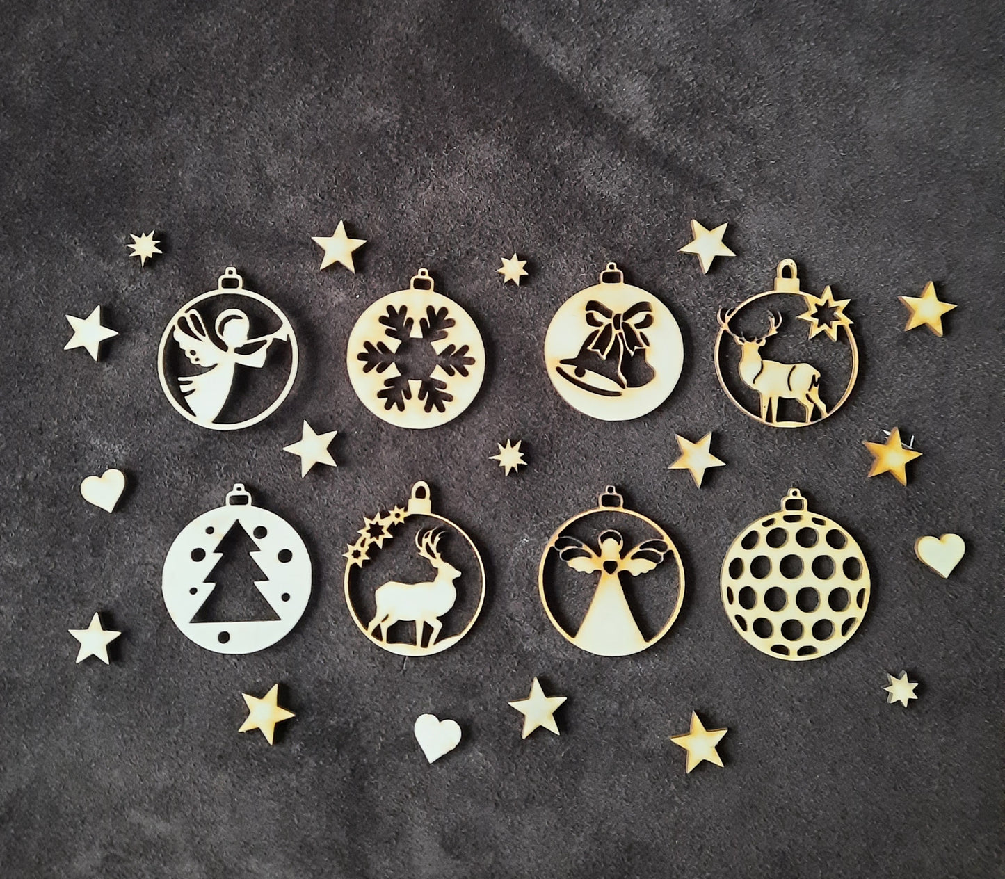 Christbaum-Schmuck - Verschiedene Christbaum-Kugeln aus Holz