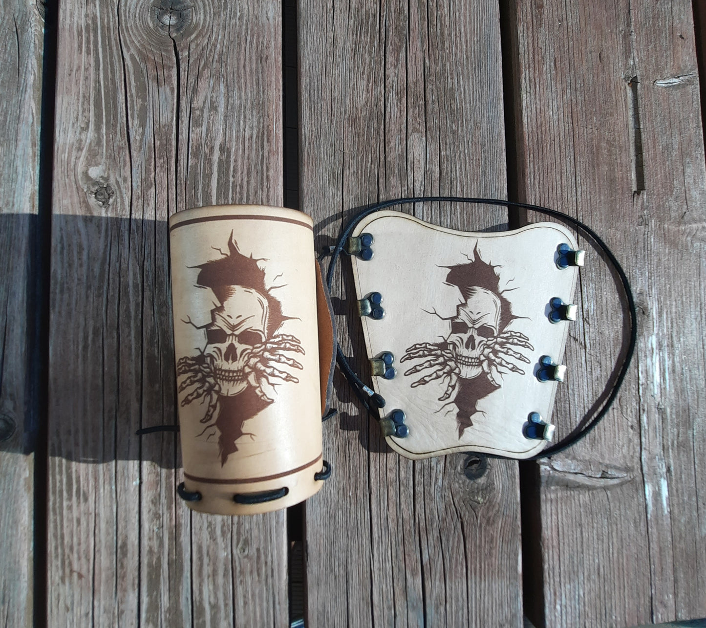Creeper-Motriv - Armschutz helles, unbehandeltes Leder