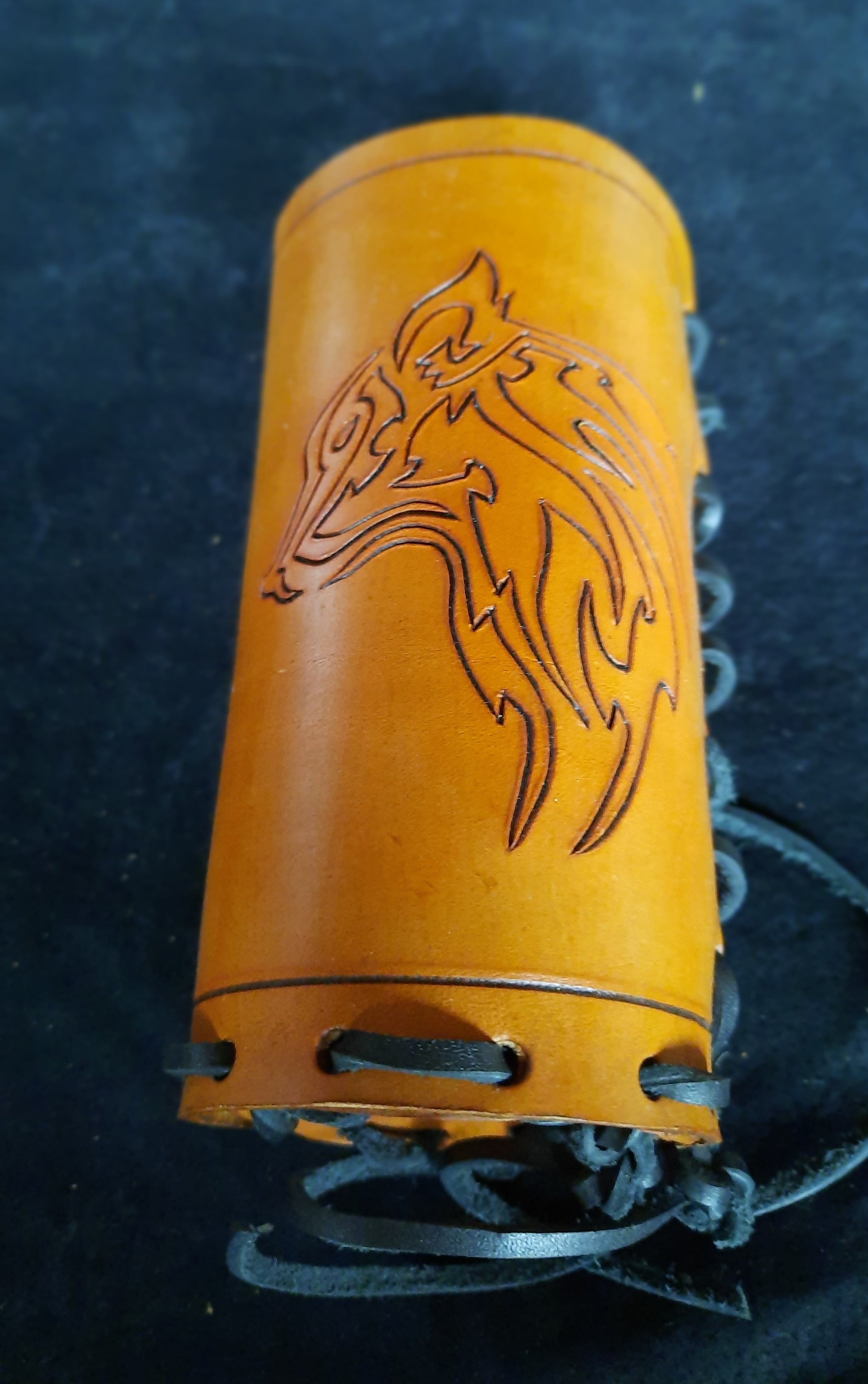 Trinkflaschenhalter – Wolf im Silhouetten-Look – schnell und flexibel anpassbar